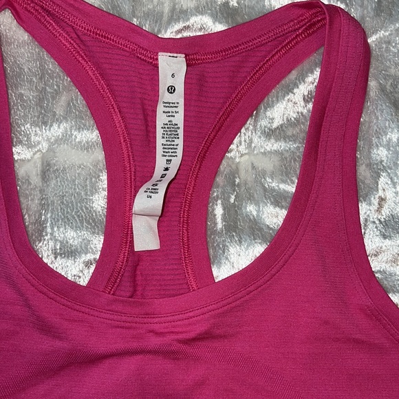 Lululemon short workout tank - Picture 2 of 3